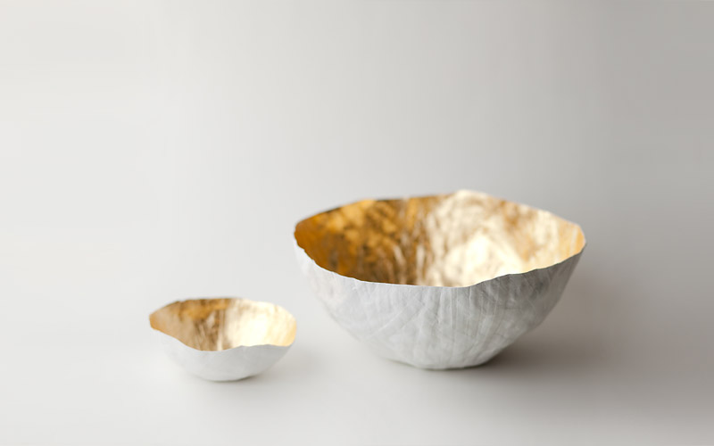 Photo of gold paper bowls